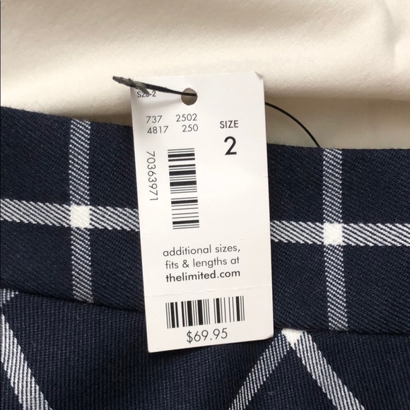 NWT classic timeless GORGEOUS pencil skirt. - Picture 2 of 3
